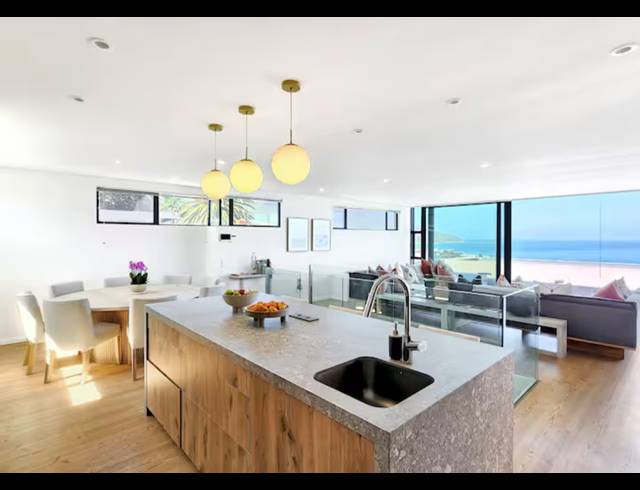 6 BEDROOM HOUSE TO LET IN CAMPS BAY